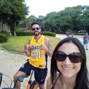 Passeio de bike na orla de Porto Alegre